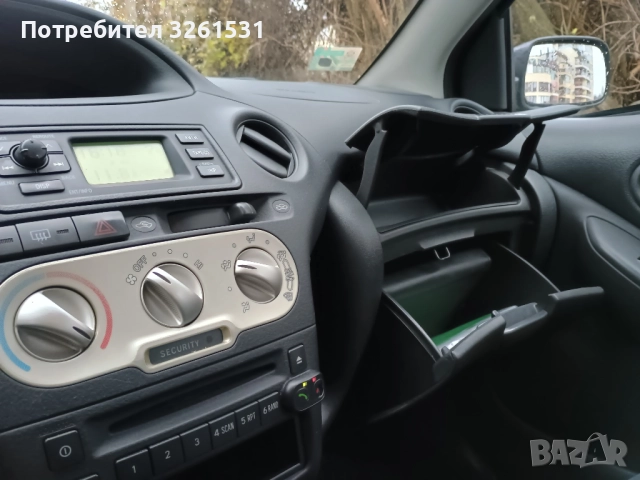 Toyota Yaris (P1) 1.3 VVT-i 2005 г., снимка 10 - Автомобили и джипове - 52596095