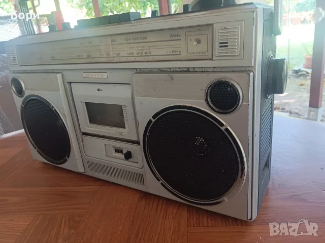 Радиокасетофон NOVEX SRR-4040 1980г, снимка 3 - Радиокасетофони, транзистори - 55786673