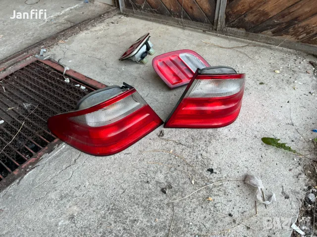 Задни стопове за Мерцедес CLK W 208, снимка 3 - Части - 48099867