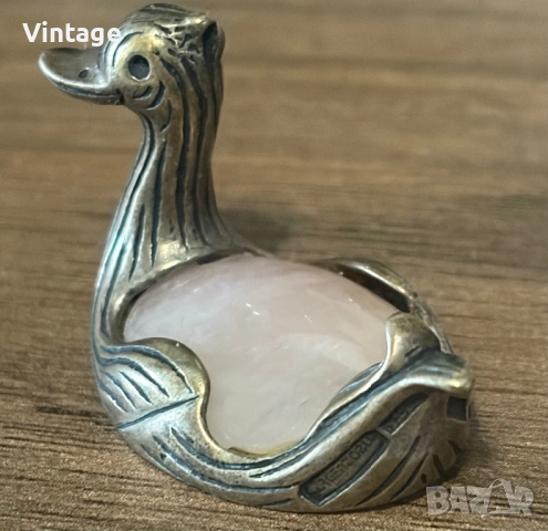 Антикварна маркова сребърна миниатюра патенце с естествен камък розов кварц 