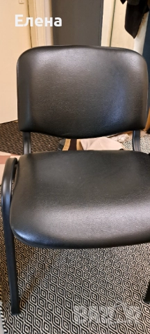 Продавам  запазен и удобен потребителски офис стол.