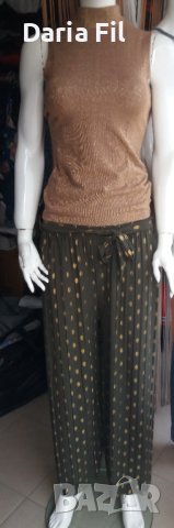 Златист топ от фино и еластично плетиво с висока яка