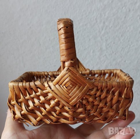 Стара дървена малка сладка плетена правоъгълна кошница с дръжка, снимка 3 - Други - 42335507