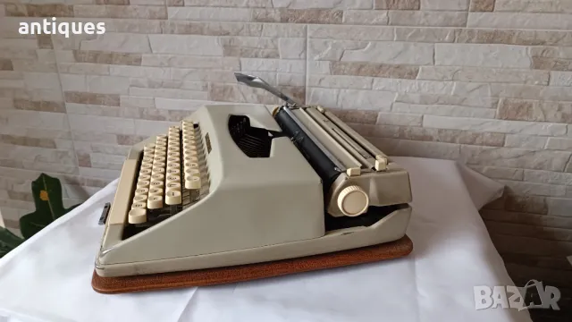 Стара пишеща машина Марица 12 - Made in Bulgaria - 1976г, снимка 5 - Антикварни и старинни предмети - 50068228