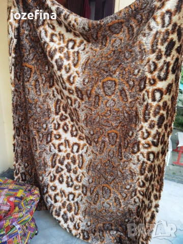 Комплект мъхести тигрови/ягуар покривки за легла и калъфки за възглавници.