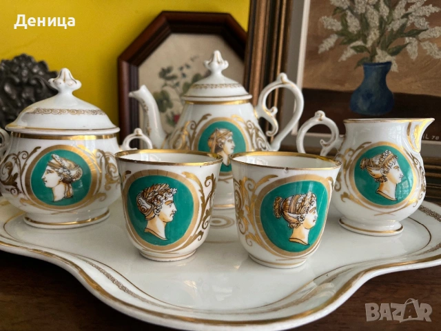 Порцеланов сервиз за двама в имперски стил Характерно за този стил е използването на богата позлата 