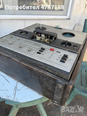 Юпитер 202 стерео, произведен в СССР през 1979 г.  Тип: Четирипистов, стереофоничен ролков магнетофо