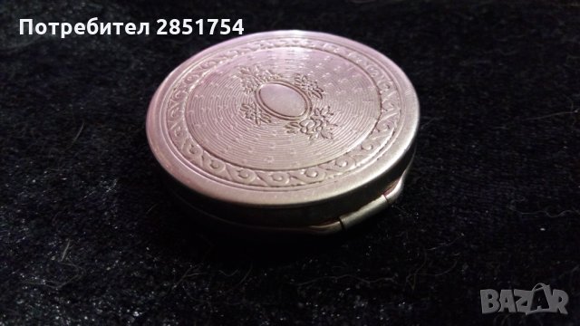 Старинна пудриера с огледалце и с оригиналния си апликатор, снимка 8 - Антикварни и старинни предмети - 31599725