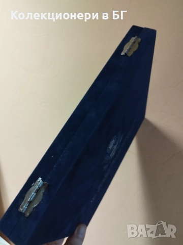 ВЕЛУРЕНА КУТИЯ ЗА СЪХРАНЕНИЕ НА МОНЕТИ /виж описанието/, снимка 4 - Нумизматика и бонистика - 52710028