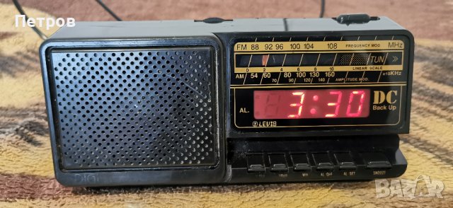 Ретро радио часовник Levis - Функционален , снимка 1 - Радиокасетофони, транзистори - 37990834