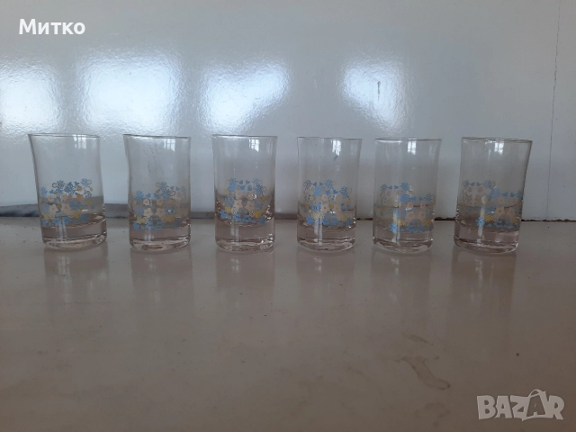 Малки колекционери стъклени чашки за алкохол 