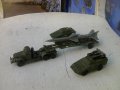 Три умалени метални копия на съветски бойни машини
