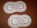 Две  бели плетени на една кука овални покривки, снимка 2