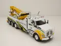 Kenworth T880 Wrecker Abschlepper пътна помощ 2018 - мащаб 1:43 на IXO моделът е нов в PVC кейс, снимка 2