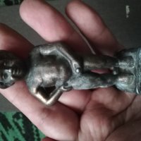 Статуетка - Bruxeless Manneken Pis – Символ на Брюксел от меден, снимка 1 - Други - 37377084