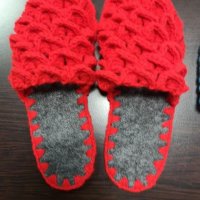 Ръчно плетени домашни чехли , снимка 3 - Чехли - 31439302