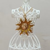 Медальон Слънце, снимка 2 - Колиета, медальони, синджири - 35604343