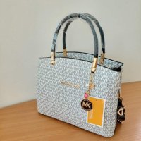 Луксозна чанта Michael Kors код Ds254, снимка 2 - Чанти - 36429218