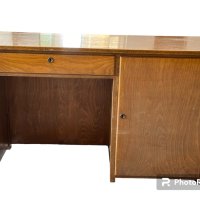 Ретро масивно бюро с едно чекмедже и един шкаф, снимка 1 - Бюра - 44193380