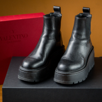 Ботуши Valentino GARAVANI Calfskin VLOGO, снимка 1 - Дамски боти - 44759865