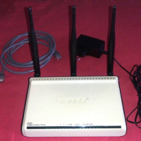 Безжичен рутер TENDA 300 Mbit/s, снимка 2 - Рутери - 40311810