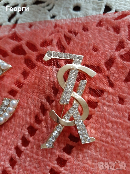 Брошка Ив-Сен  Лоран, снимка 1