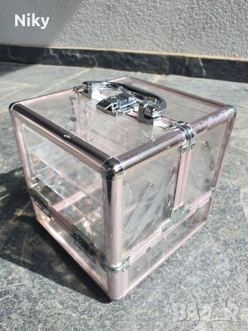 Професионален куфар за козметика 