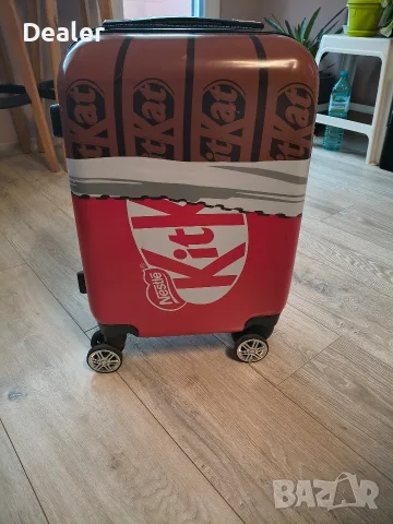 Брандиран куфар KIT KAT