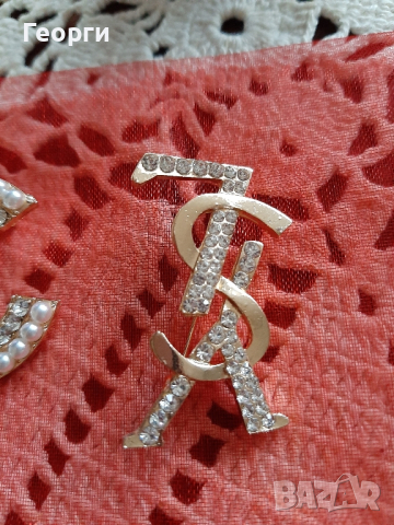 Брошка Ив-Сен  Лоран, снимка 1