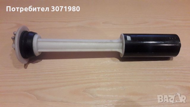 Сензор HELLA и уплътнение за нивото на течността за миене на предното стъкло Мерцедес W210 , снимка 4 - Части - 34967994