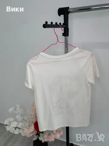 Тениска Guess размер L, но е подходяща за М, снимка 8 - Тениски - 49692948