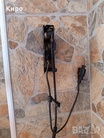 Брави за преден капак - Audi A4 B8, снимка 2 - Части - 52154233