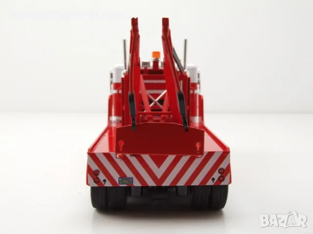 Freightliner FLA Abschlepper пътна помощ 1987 - мащаб 1:43 на IXO моделът е нов в PVC дисплей-кейс, снимка 5 - Колекции - 56084050