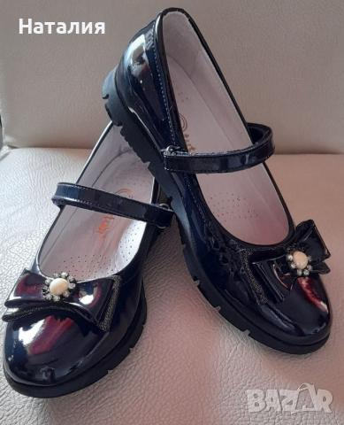 Обувки за момиче. Номер 35.