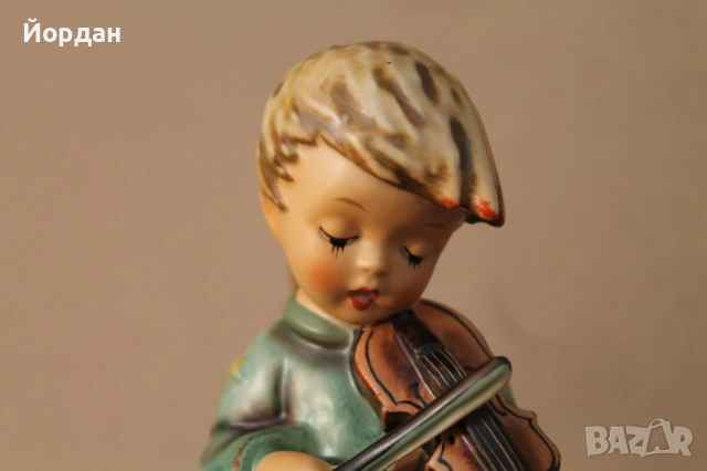 Немска порцеланова фигурка ''Goebel Hummel Figurine, Celestial Musician Violin Angel''188, снимка 2 - Колекции - 54056845