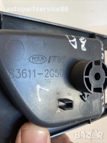 Рамка на задна лява дръжка за врата за KIA Magentis  2.0 CRDi (2009) 83611-2G500, снимка 2 - Части - 53269610