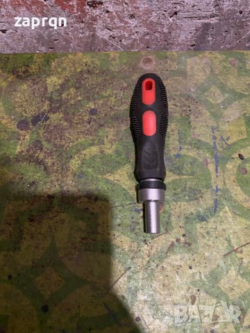 Разнобор от отверки камъчета и битове отверка с тречотка, снимка 2 - Отвертки - 39108934