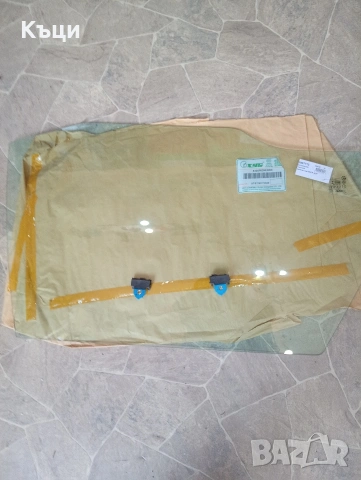 Стъкло за задна дясна врата на Тойота Авенсис 2001 година.