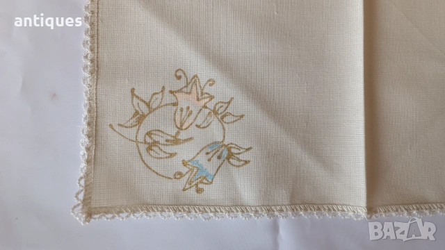 Бродирани носни кърпи от соц-а - 2 броя, снимка 4 - Антикварни и старинни предмети - 53911626