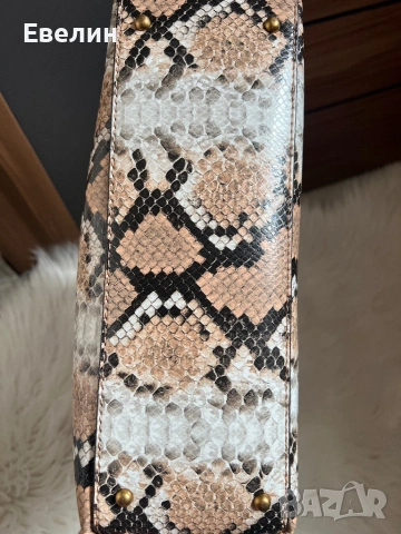 Оригинална чанта guess, снимка 4 - Чанти - 52062354