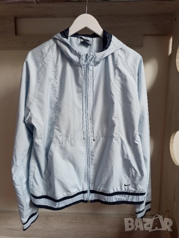 Дамска ветровка Nike