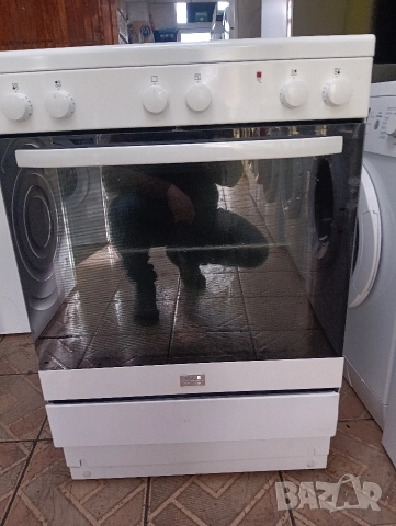 Свободно стояща печка с керамичен плот VOSS Electrolux с две години гаранция!, снимка 4 - Печки, фурни - 52844204