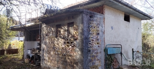 Две къщи, гараж, плевня, намиращ се на 11км.от Трявна , снимка 5 - Гаражи и паркоместа - 52304619