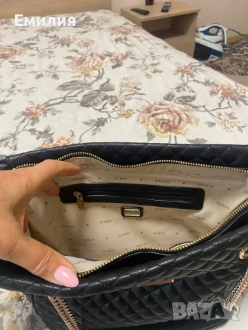 Оригинална чанта ,,Guess,,, снимка 3 - Чанти - 56051379