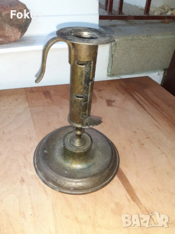 Стар бронзов свещник с механизъм за регулиране на свеща