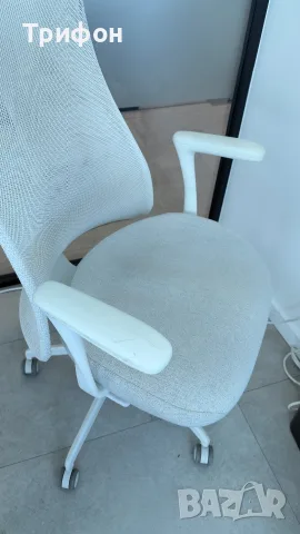 IKEA JÄRVFJÄLLET – бял ергономичен офис стол с подглавник, снимка 4 - Столове за офис - 56197234