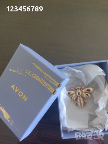 Брошка на avon, снимка 2 - Колиета, медальони, синджири - 42860302