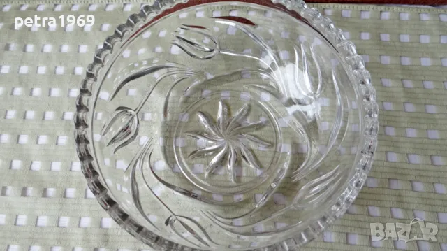 Гравирана кристална купа с красиви лалета, снимка 2 - Чинии - 49679529