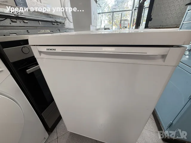 Малък хладилник Siemens, снимка 2 - Хладилници - 56370668