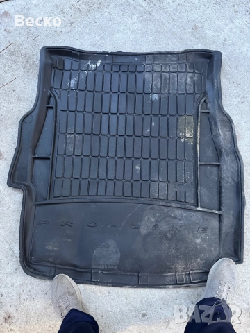 Гумена стелка за багажник за е39 седан, снимка 2 - Аксесоари и консумативи - 52261492